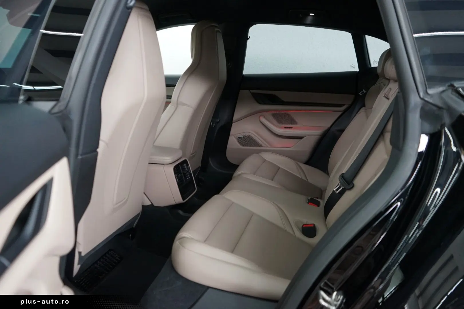 PORSCHE Taycan Cross Turismo 4 Offroad P-Display InnoDri