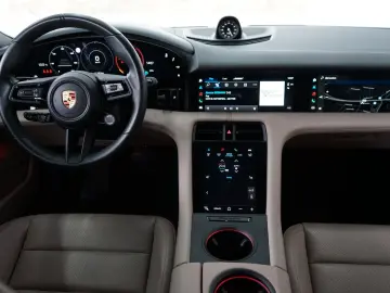 PORSCHE Taycan Cross Turismo 4 Offroad P-Display InnoDri