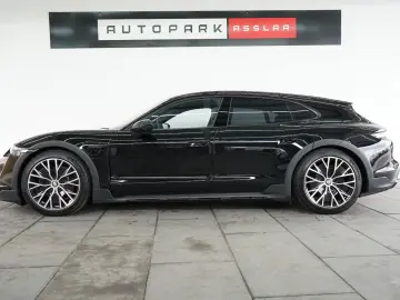 PORSCHE Taycan Cross Turismo 4 Offroad P-Display InnoDri