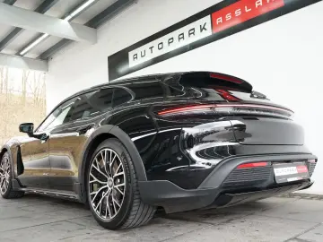 PORSCHE Taycan Cross Turismo 4 Offroad P-Display InnoDri