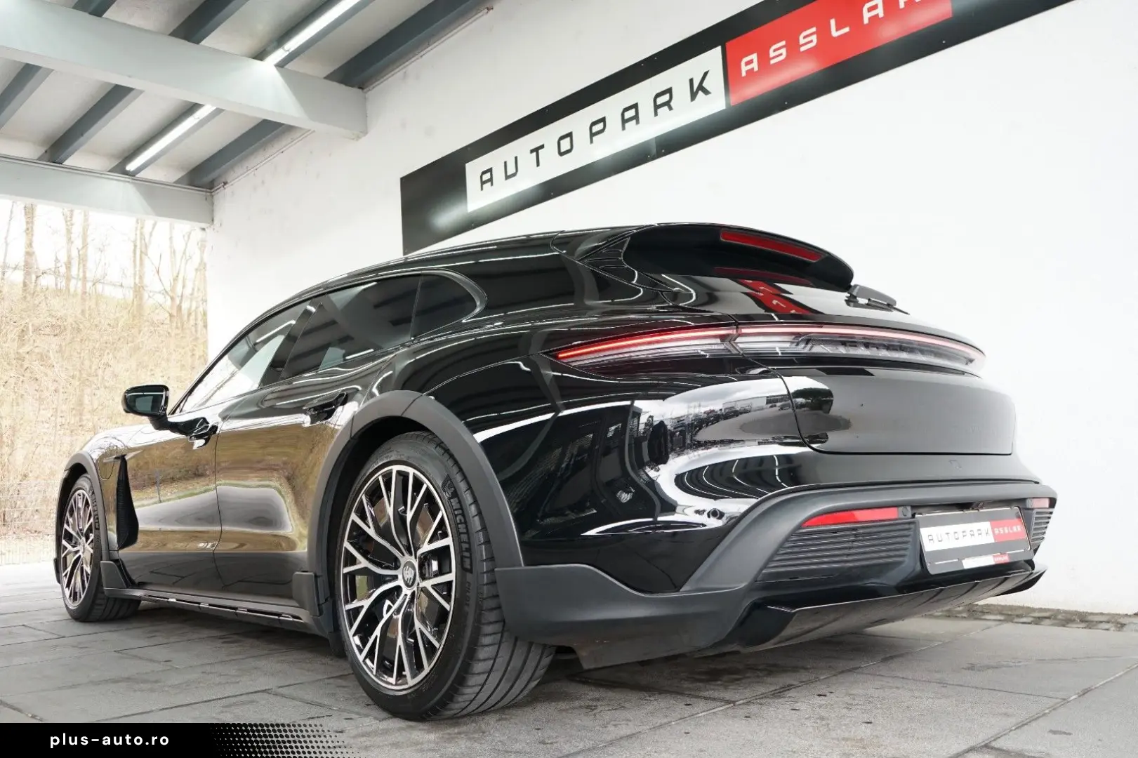 PORSCHE Taycan Cross Turismo 4 Offroad P-Display InnoDri