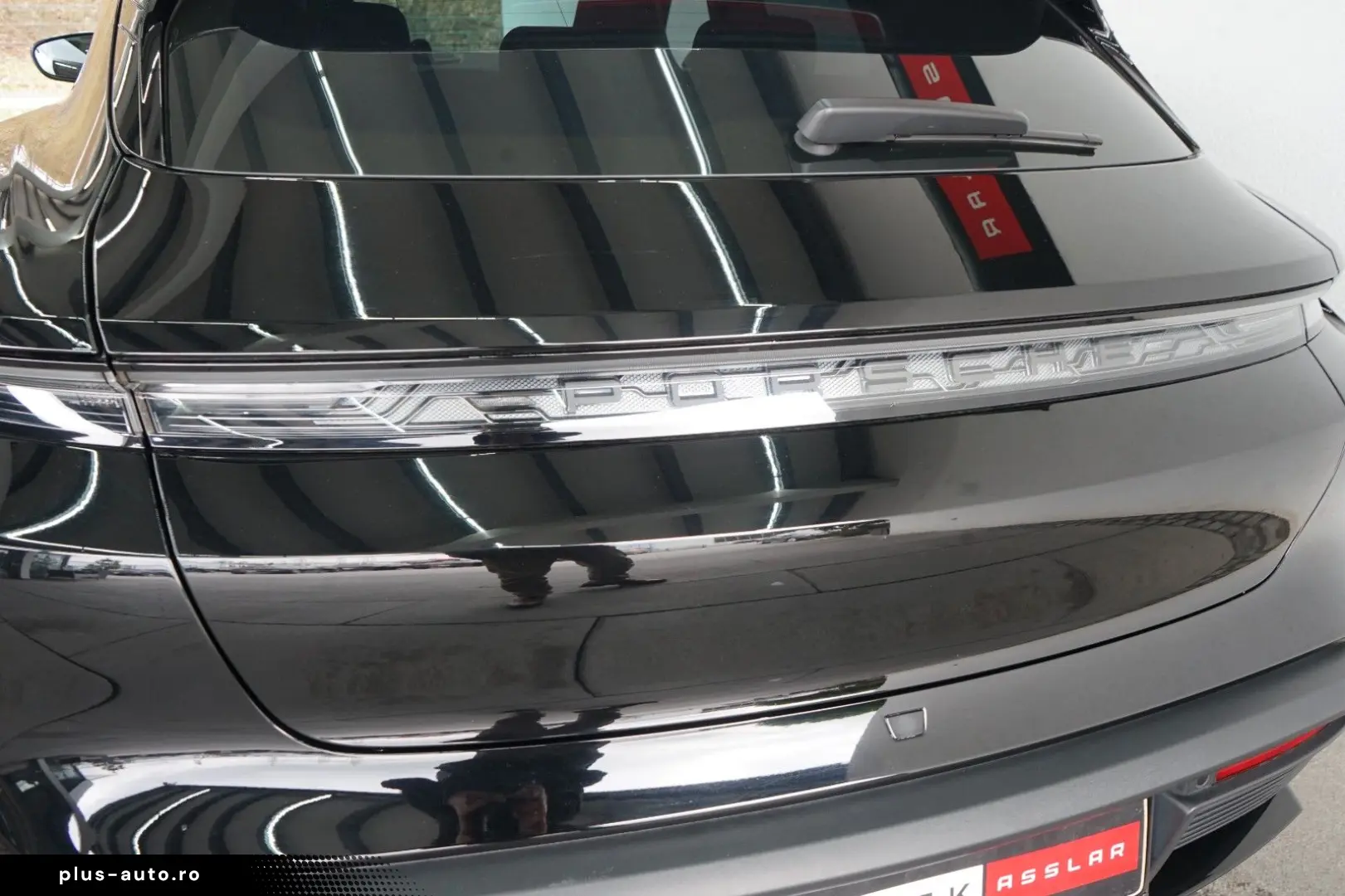 PORSCHE Taycan Cross Turismo 4 Offroad P-Display InnoDri