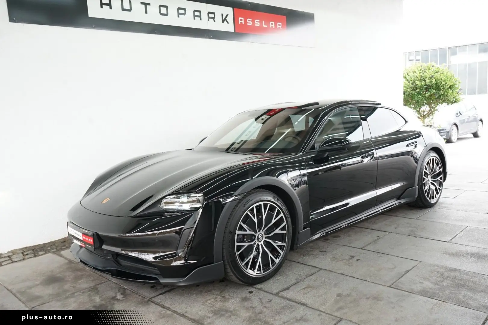 PORSCHE Taycan Cross Turismo 4 Offroad P-Display InnoDri