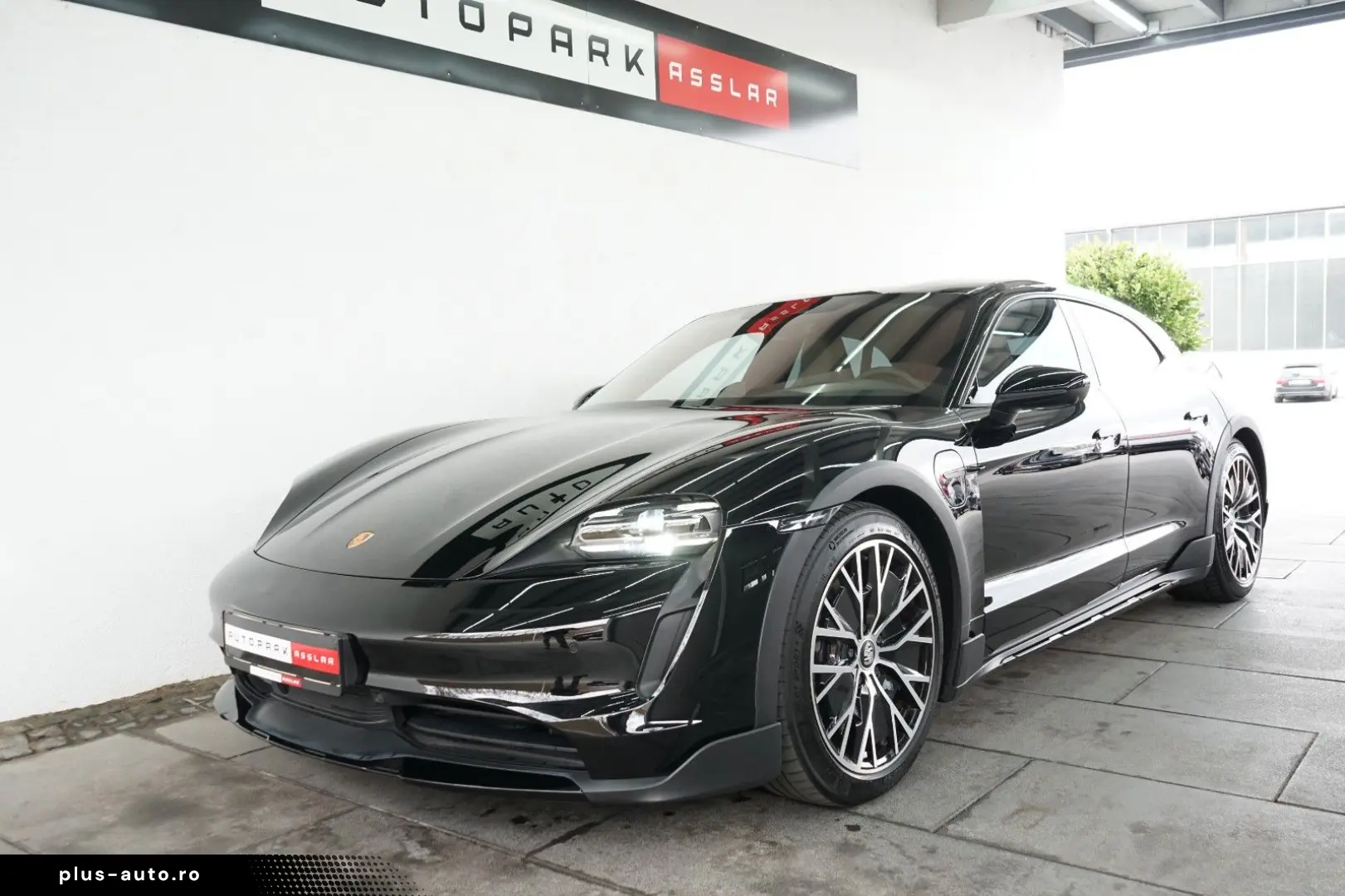 PORSCHE Taycan Cross Turismo 4 Offroad P-Display InnoDri