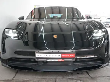 PORSCHE Taycan Cross Turismo 4 Offroad P-Display InnoDri