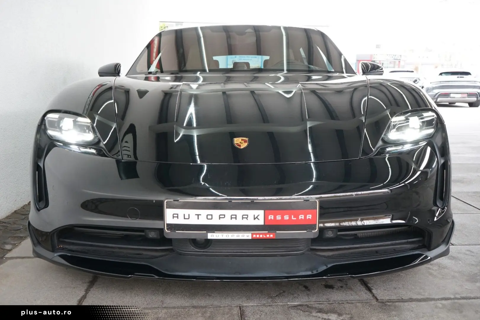 PORSCHE Taycan Cross Turismo 4 Offroad P-Display InnoDri