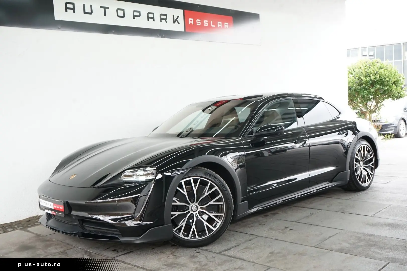 PORSCHE Taycan Cross Turismo 4 Offroad P-Display InnoDri