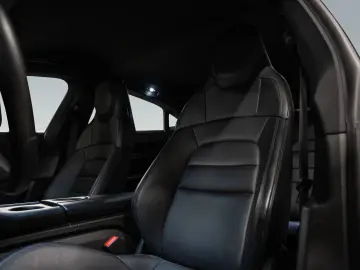 PORSCHE Taycan 4S InnoDrive Hinterachslenkung BOSE