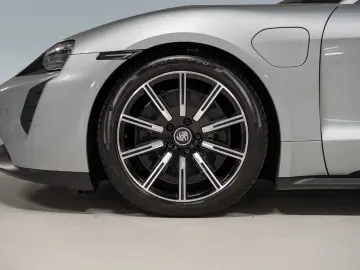 PORSCHE Taycan 4S InnoDrive Hinterachslenkung BOSE