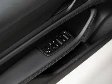 PORSCHE Taycan 4S InnoDrive Hinterachslenkung BOSE