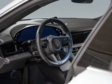 PORSCHE Taycan 4S InnoDrive Hinterachslenkung BOSE