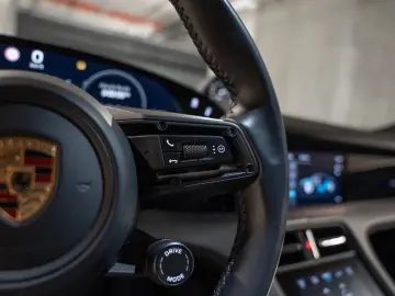 PORSCHE Taycan 4S InnoDrive Hinterachslenkung BOSE