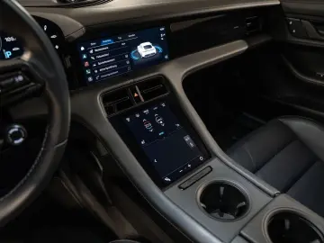 PORSCHE Taycan 4S InnoDrive Hinterachslenkung BOSE