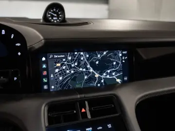 PORSCHE Taycan 4S InnoDrive Hinterachslenkung BOSE