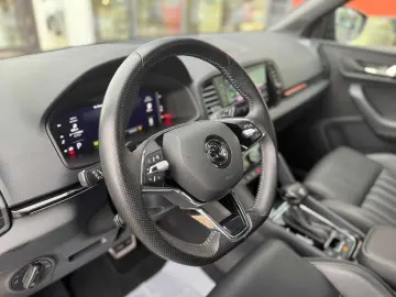 SKODA Karoq Sportline 4x4 Leder 360 AHK ACC Matrix 18