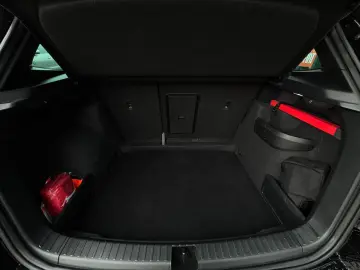 SKODA Karoq Sportline 4x4 Leder 360 AHK ACC Matrix 18