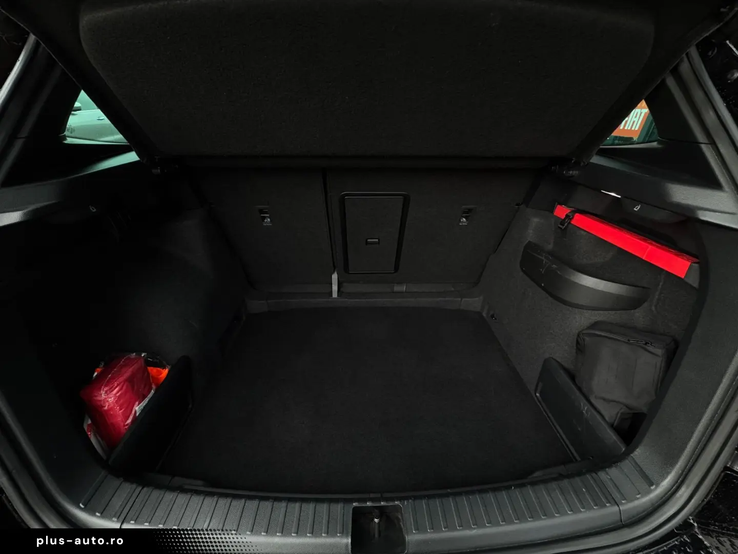 SKODA Karoq Sportline 4x4 Leder 360 AHK ACC Matrix 18