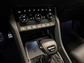 SKODA Karoq Sportline 4x4  Piele  Panoramic