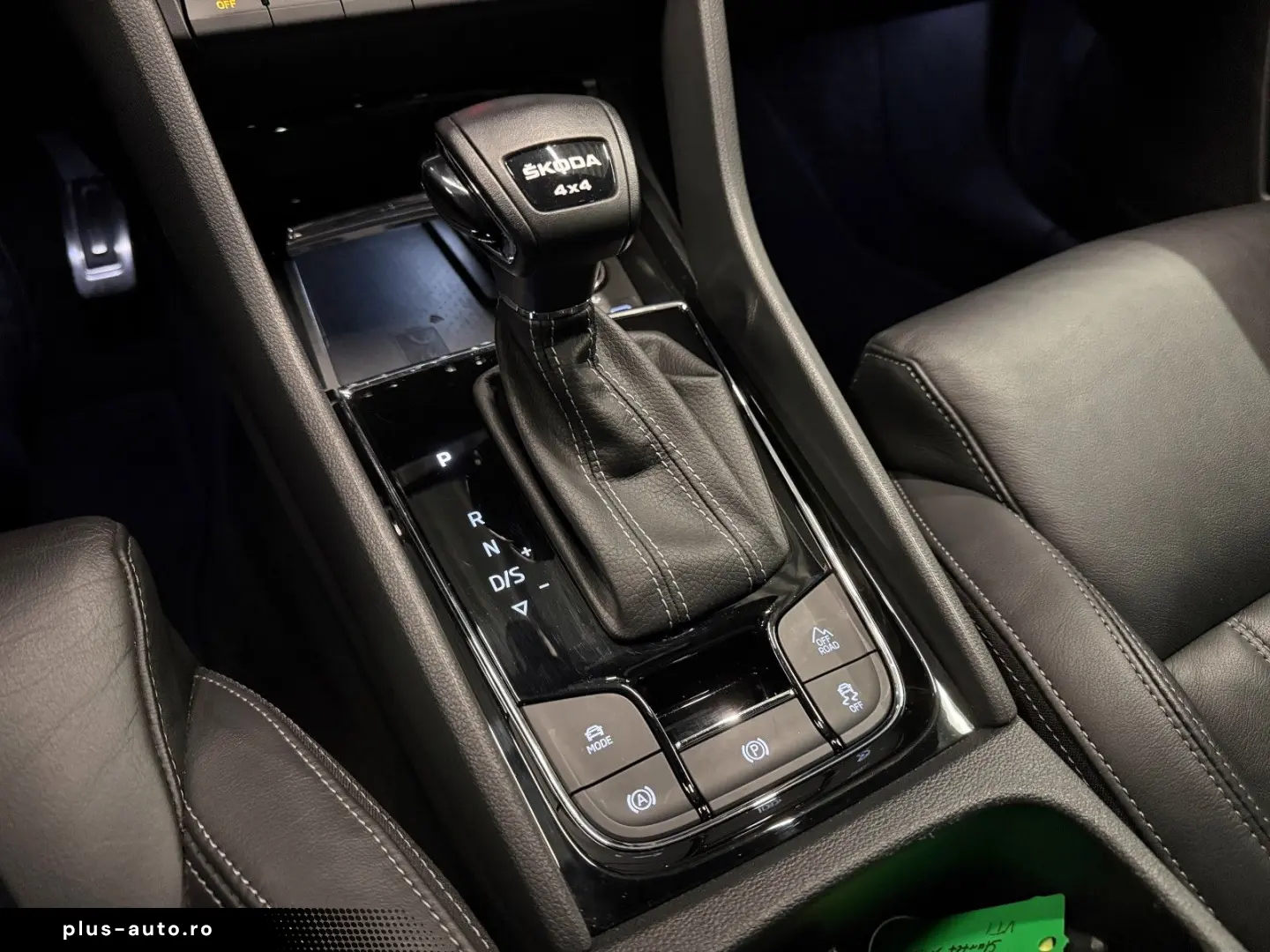 SKODA Karoq Sportline 4x4  Piele  Panoramic