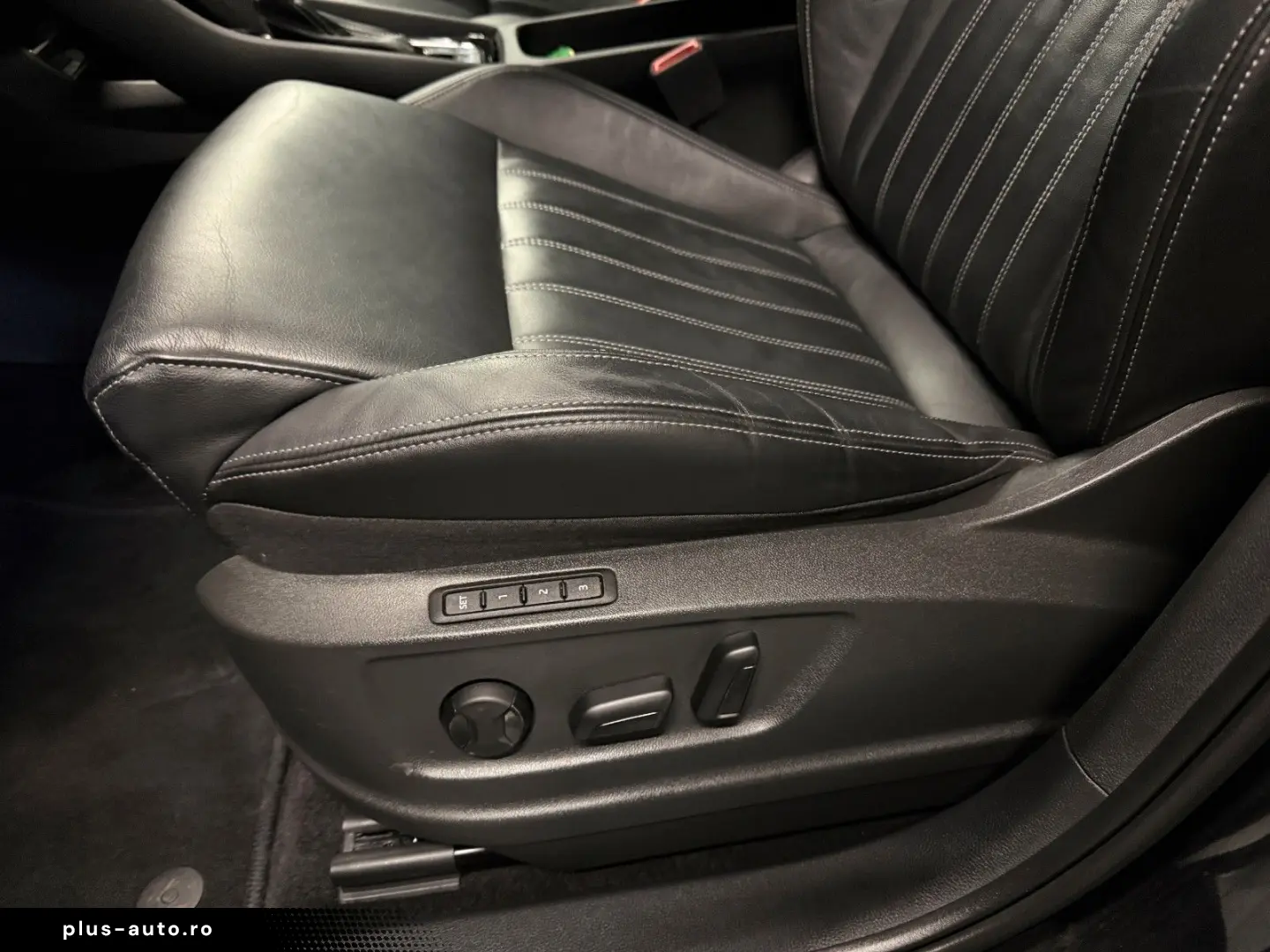 SKODA Karoq Sportline 4x4  Piele  Panoramic