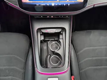 Mercedes-Benz E 200 NIGHT ACC PANO AMG LINE