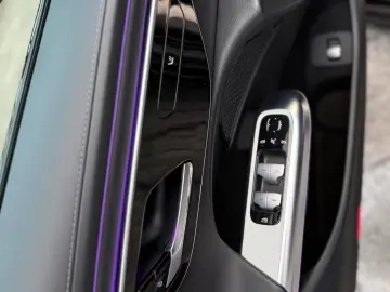 Mercedes-Benz E 200 NIGHT ACC PANO AMG LINE