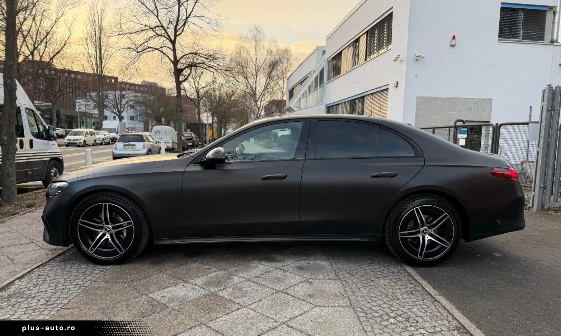 Mercedes-Benz E 200 NIGHT ACC PANO AMG LINE