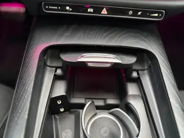 Mercedes-Benz E 200 NIGHT ACC PANO AMG LINE