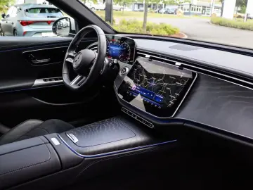 Mercedes-Benz E 200 AMG Advanced AHK Distronic