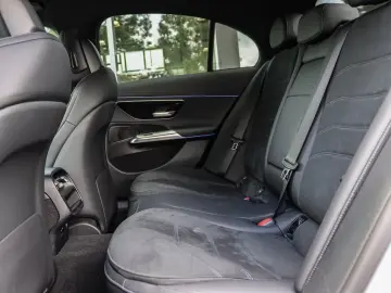 Mercedes-Benz E 200 AMG Advanced AHK Distronic