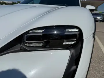 PORSCHE Taycan Cross 4 Approved Beif.Display HUD 22 Zoll