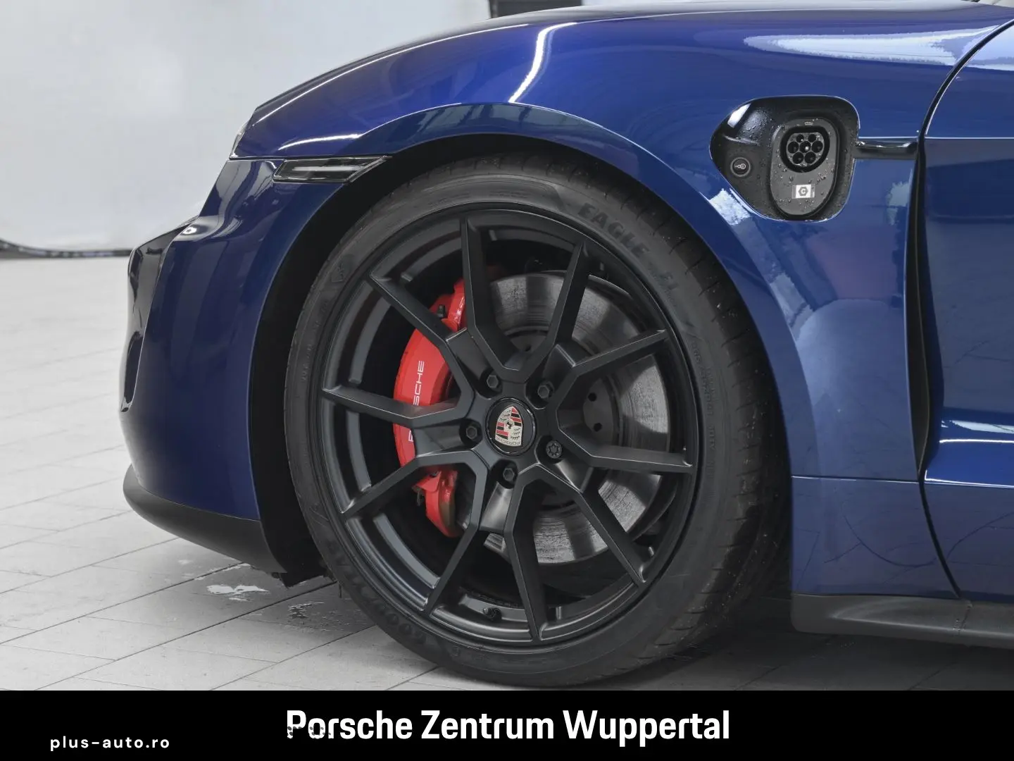 PORSCHE Taycan GTS Sport Turismo HA-Lenkung Head-Up