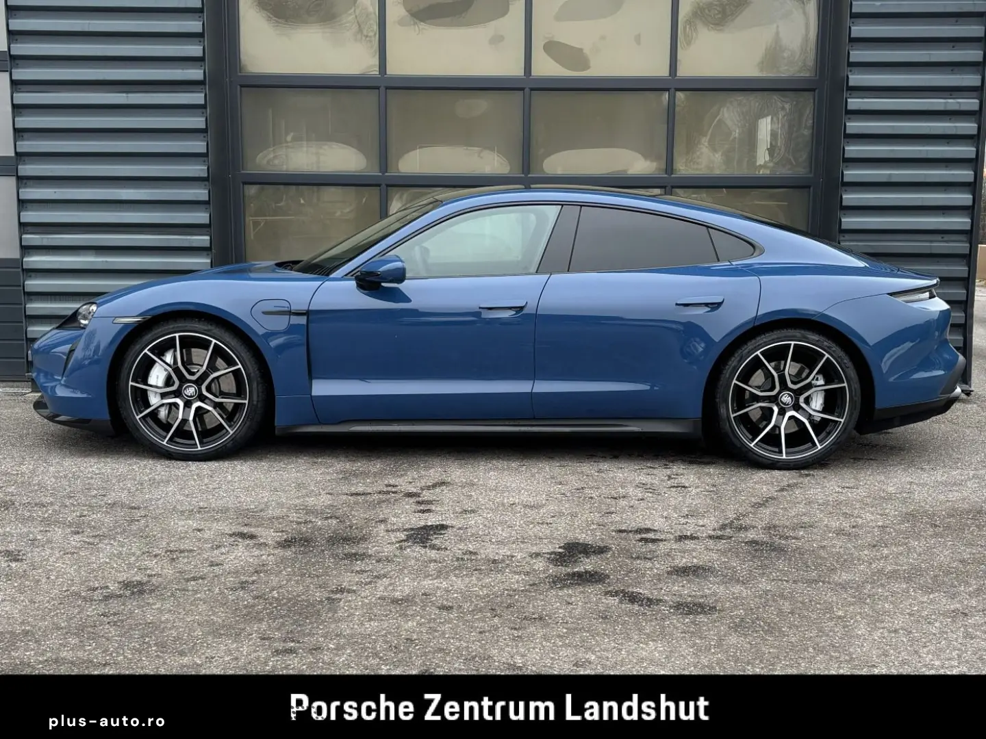 PORSCHE Taycan Turbo   Burmester   Beifahrerdisplay