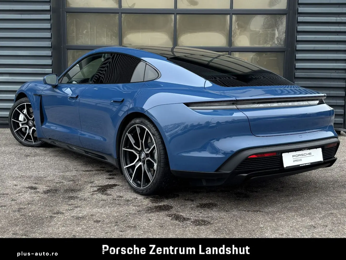 PORSCHE Taycan Turbo   Burmester   Beifahrerdisplay