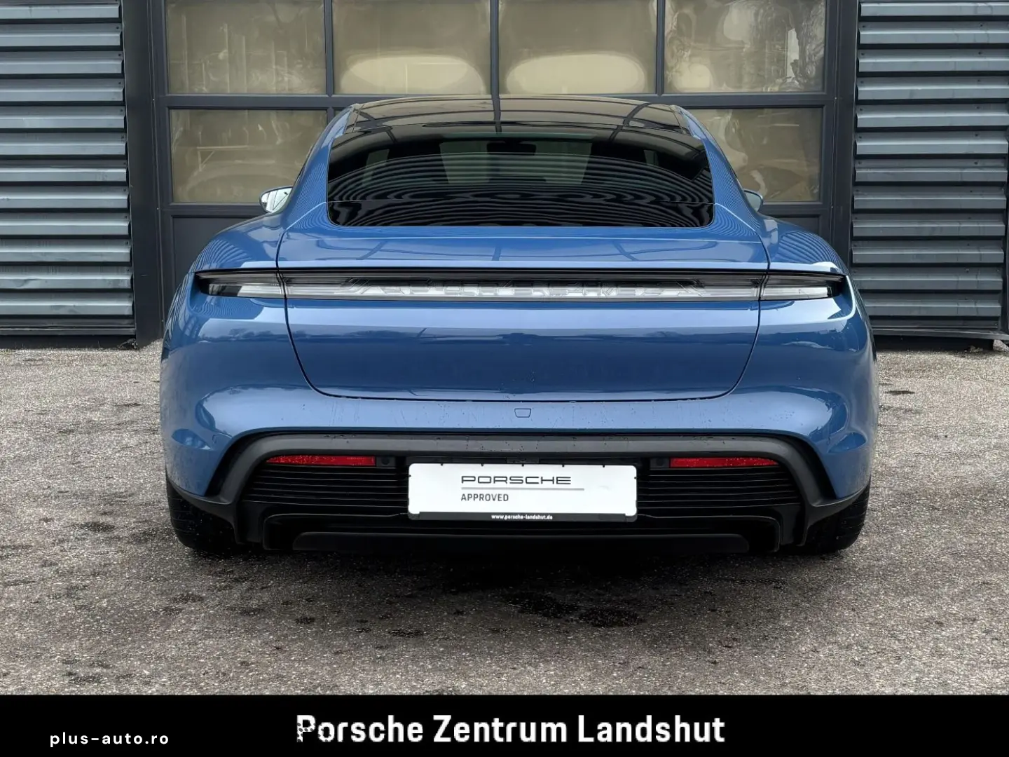PORSCHE Taycan Turbo   Burmester   Beifahrerdisplay