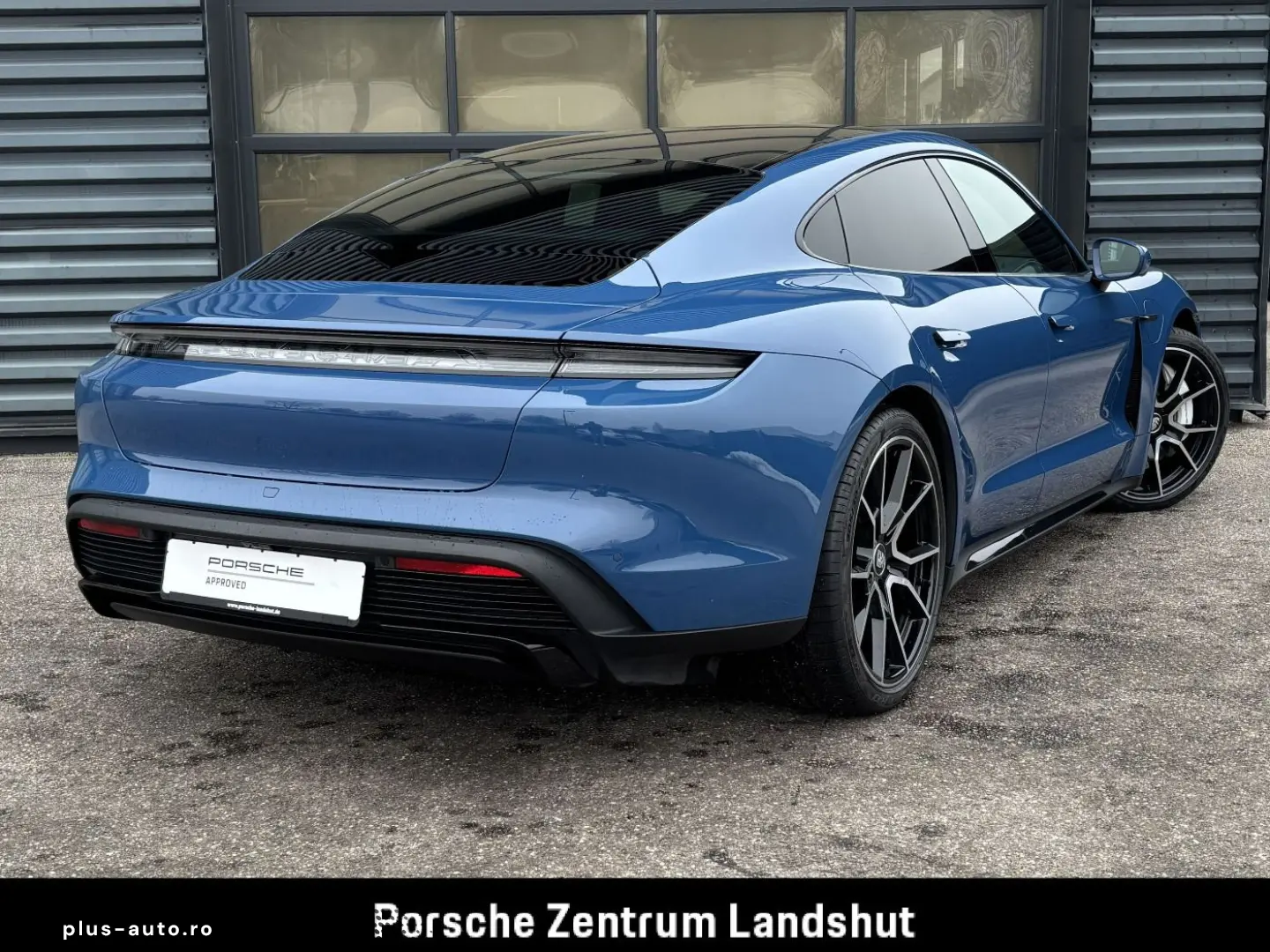 PORSCHE Taycan Turbo   Burmester   Beifahrerdisplay