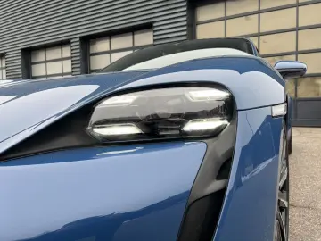 PORSCHE Taycan Turbo   Burmester   Beifahrerdisplay