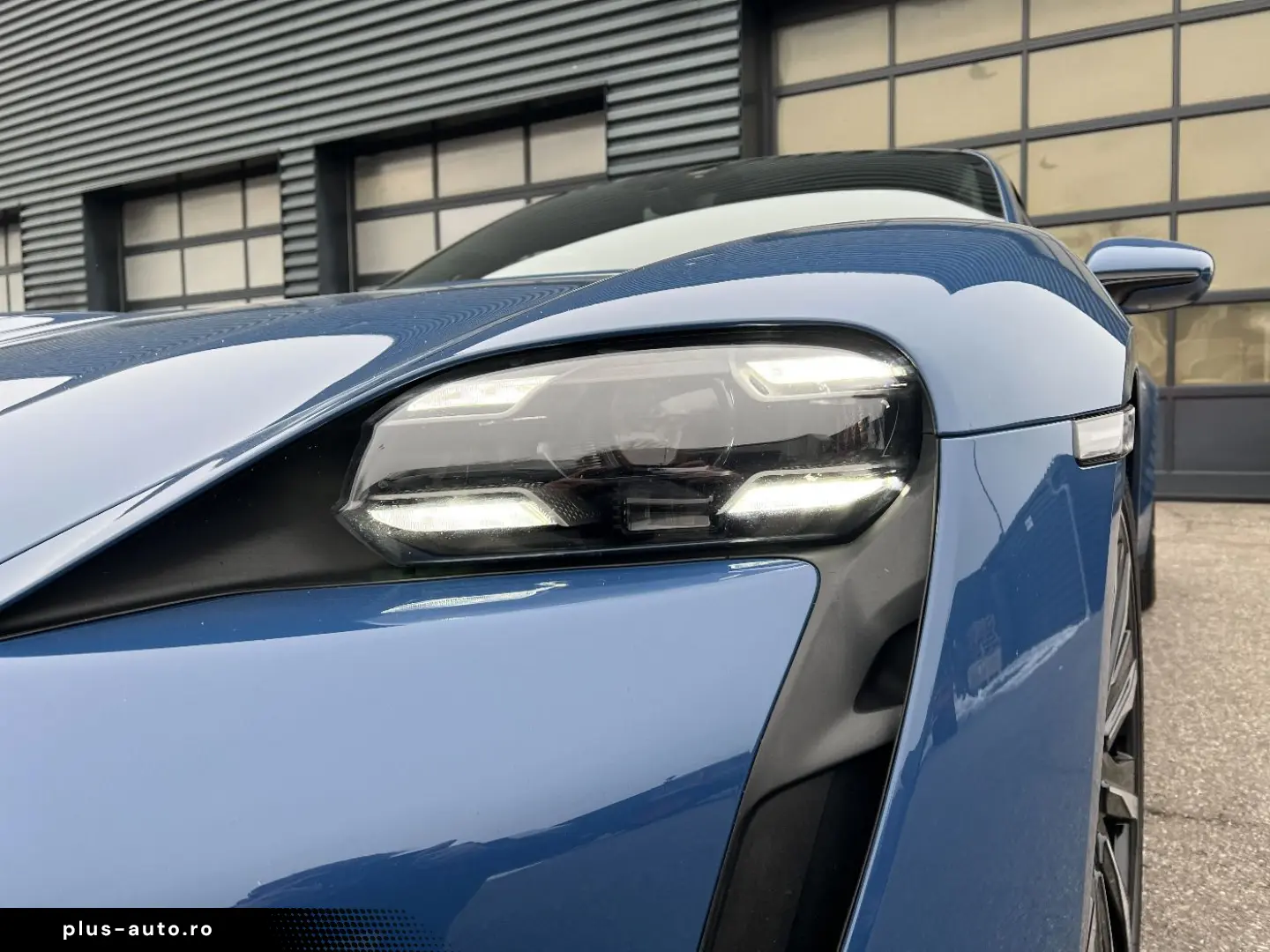 PORSCHE Taycan Turbo   Burmester   Beifahrerdisplay