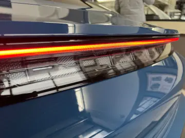 PORSCHE Taycan Turbo   Burmester   Beifahrerdisplay