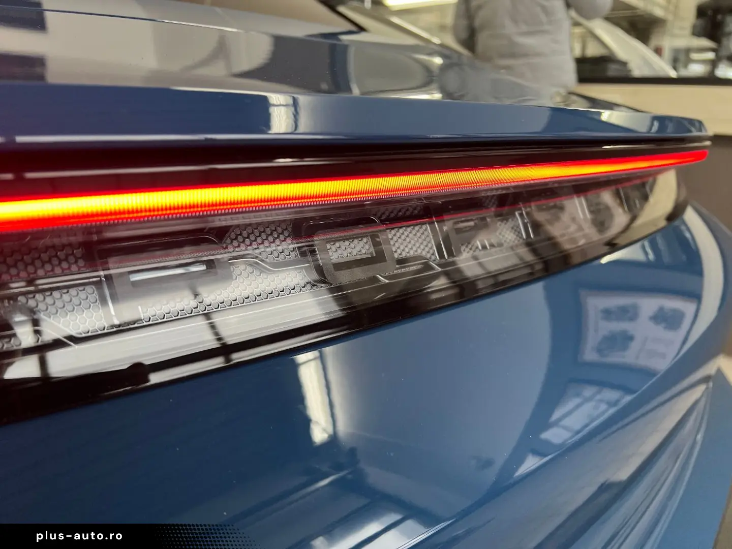 PORSCHE Taycan Turbo   Burmester   Beifahrerdisplay