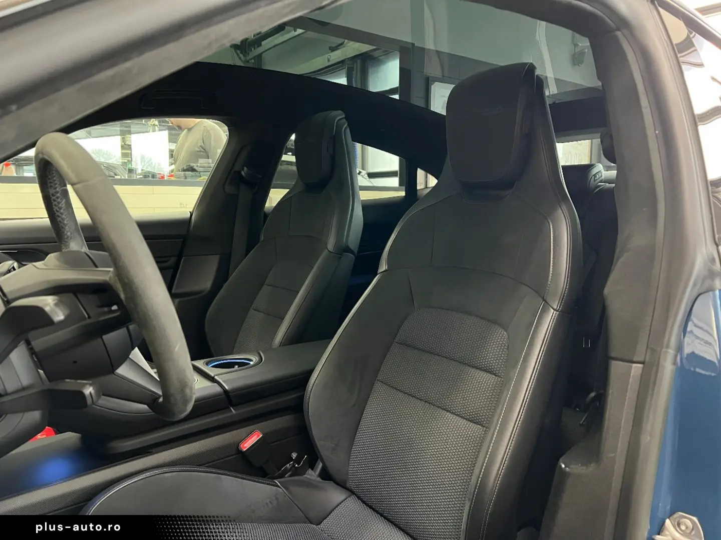 PORSCHE Taycan Turbo   Burmester   Beifahrerdisplay