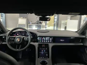 PORSCHE Taycan Turbo   Burmester   Beifahrerdisplay