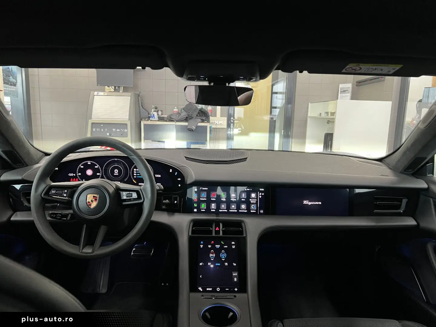 PORSCHE Taycan Turbo   Burmester   Beifahrerdisplay