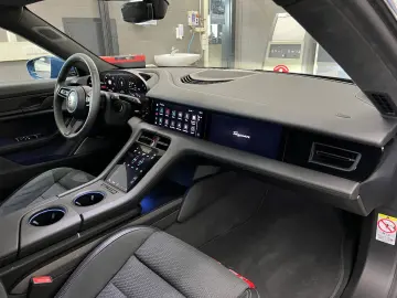 PORSCHE Taycan Turbo   Burmester   Beifahrerdisplay