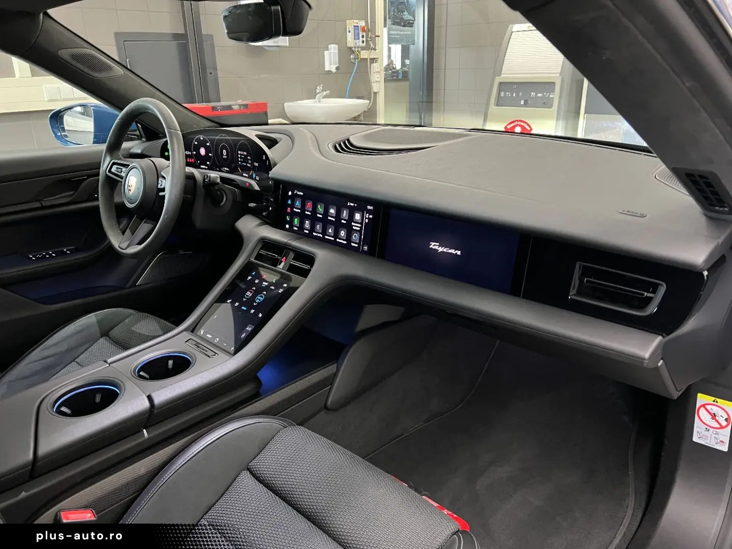 PORSCHE Taycan Turbo   Burmester   Beifahrerdisplay