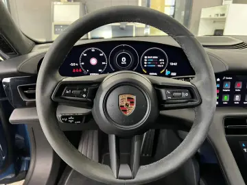 PORSCHE Taycan Turbo   Burmester   Beifahrerdisplay