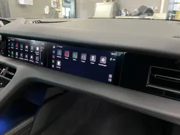 PORSCHE Taycan Turbo   Burmester   Beifahrerdisplay