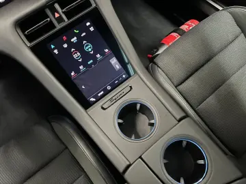 PORSCHE Taycan Turbo   Burmester   Beifahrerdisplay