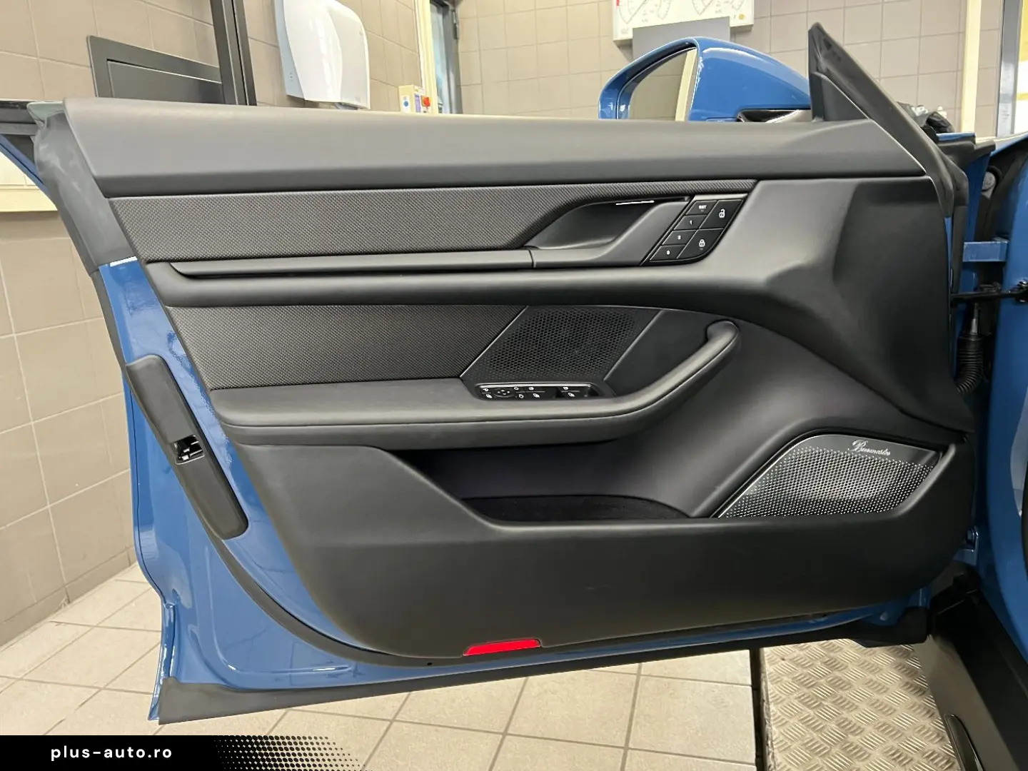 PORSCHE Taycan Turbo   Burmester   Beifahrerdisplay