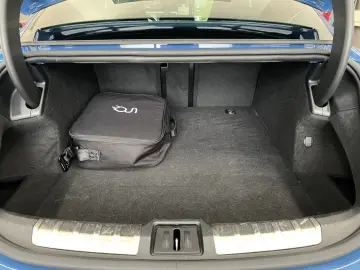 PORSCHE Taycan Turbo   Burmester   Beifahrerdisplay